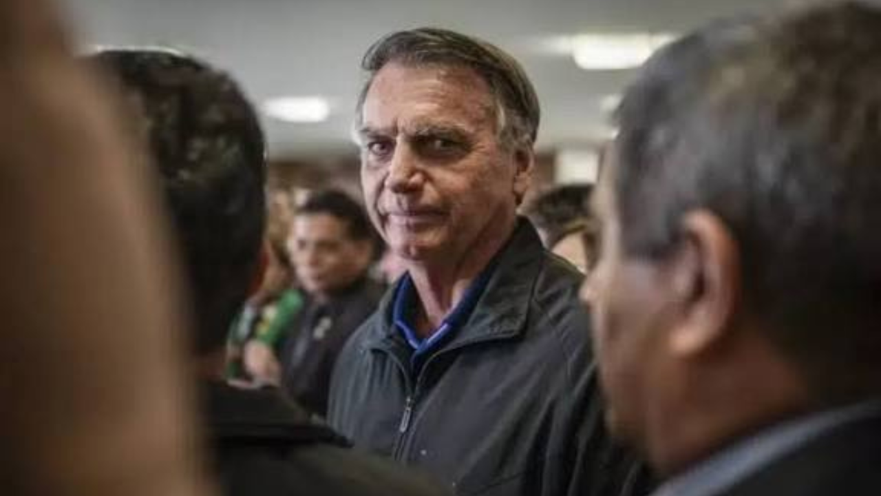 Equipe médica em preparação para cirurgia